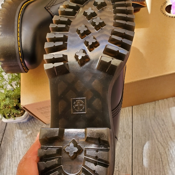 Dr martens black leather heeled boot sz 6 - Picture 2 of 4